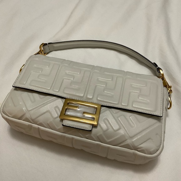Fendi Handbags - Fendi beige baguette Leather Shoulder Bag